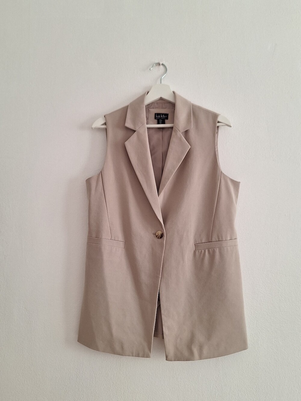 NWOT Nicole Miller Beige Sleeveless Blazer Vest